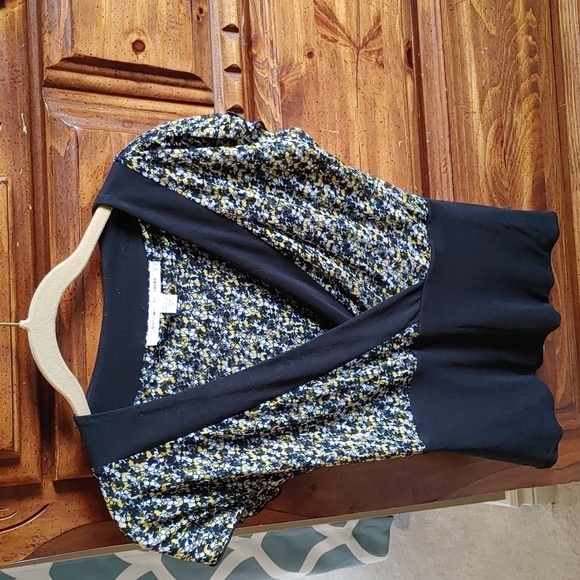 DIANE von FURSTENBERG crisscross 100% silk Size Medium Top Elvia - Picture 1 of 9